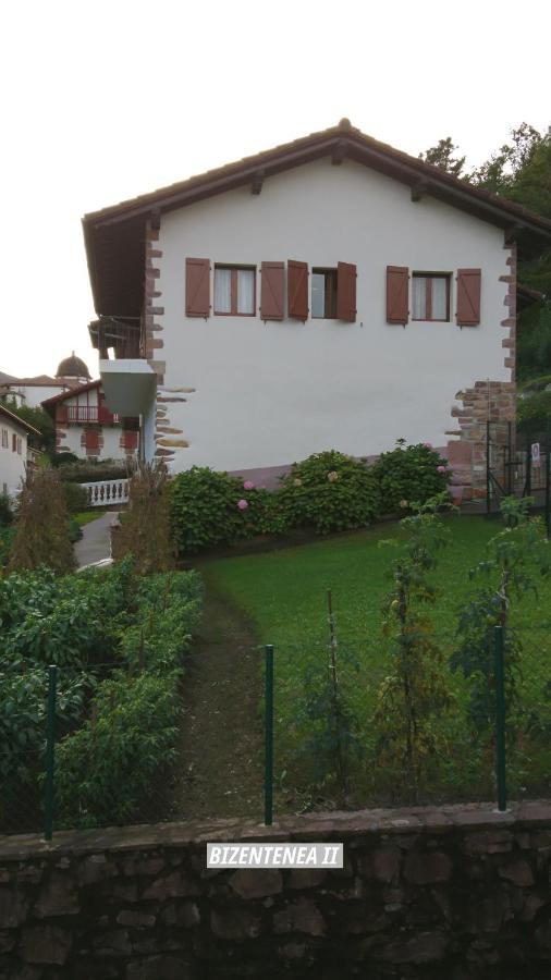 Bizentenea Zugarramurdi Bagian luar foto